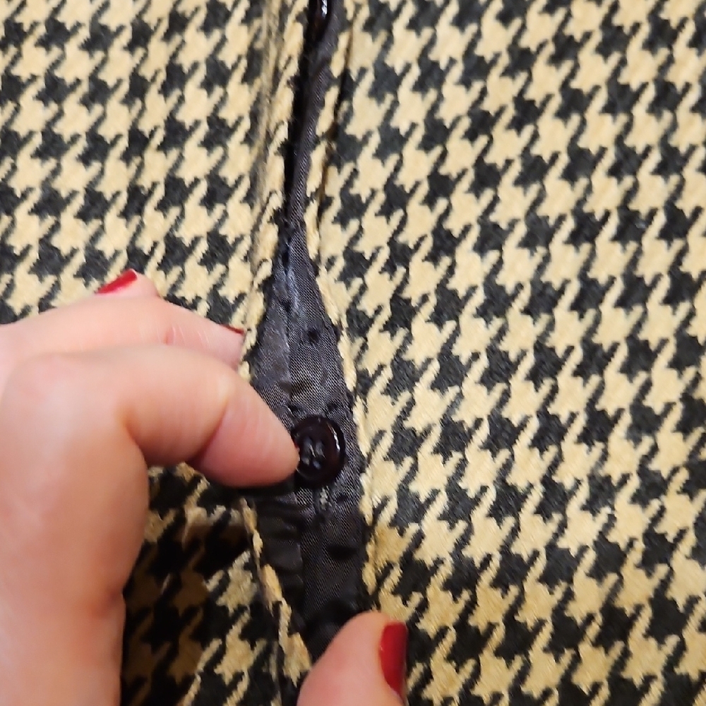 Houndstooth Patterned Jacket with Black Trim - image 9
